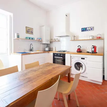 Bright Close To The Center Apartment Nimes